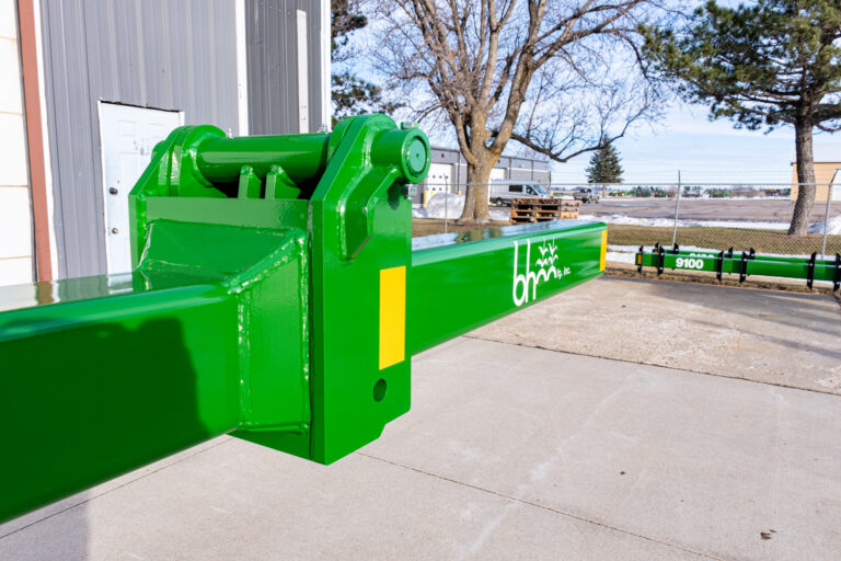 Reinforced hinge points and thick side plates add strength where folding frames need it most.